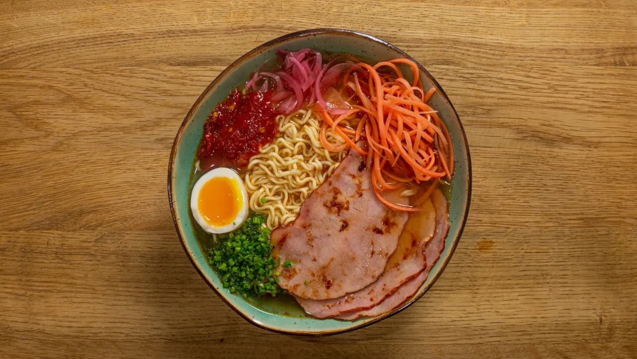 Jak zrobić ramen z zupki chińskiej – prosty przepis z dodatkami