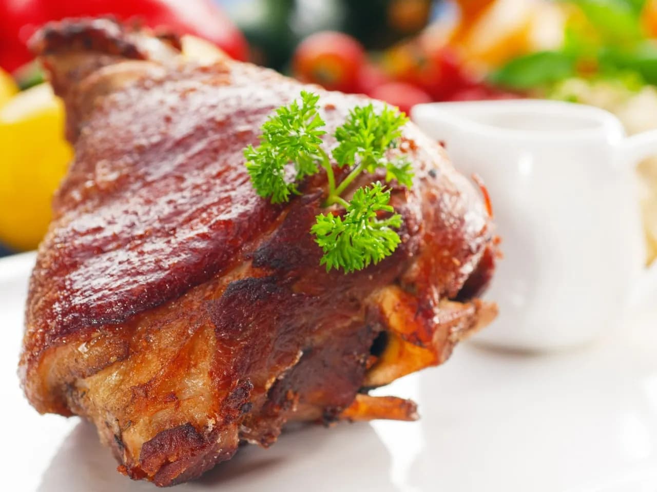 Co podać do golonki, aby zachwycić gości i uniknąć rozczarowania?