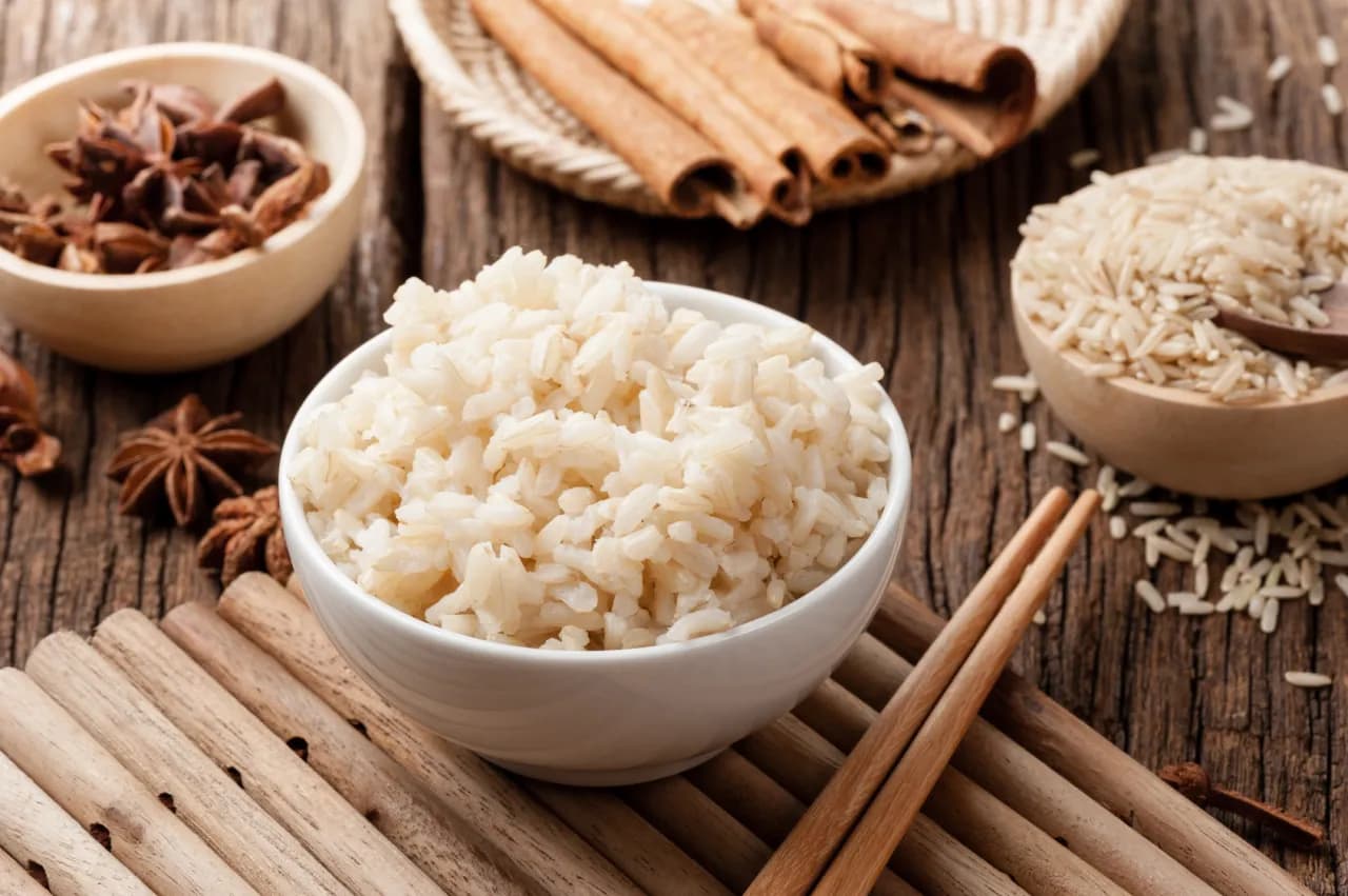 Ile gotować ryż, aby uzyskać idealną konsystencję i smak?