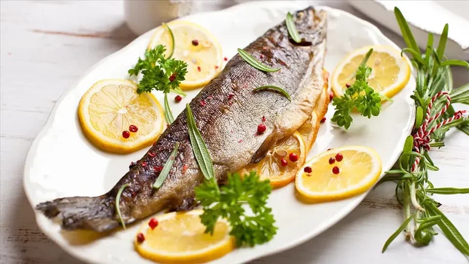 Jak zrobić rybę w piekarniku, aby była soczysta i pełna smaku