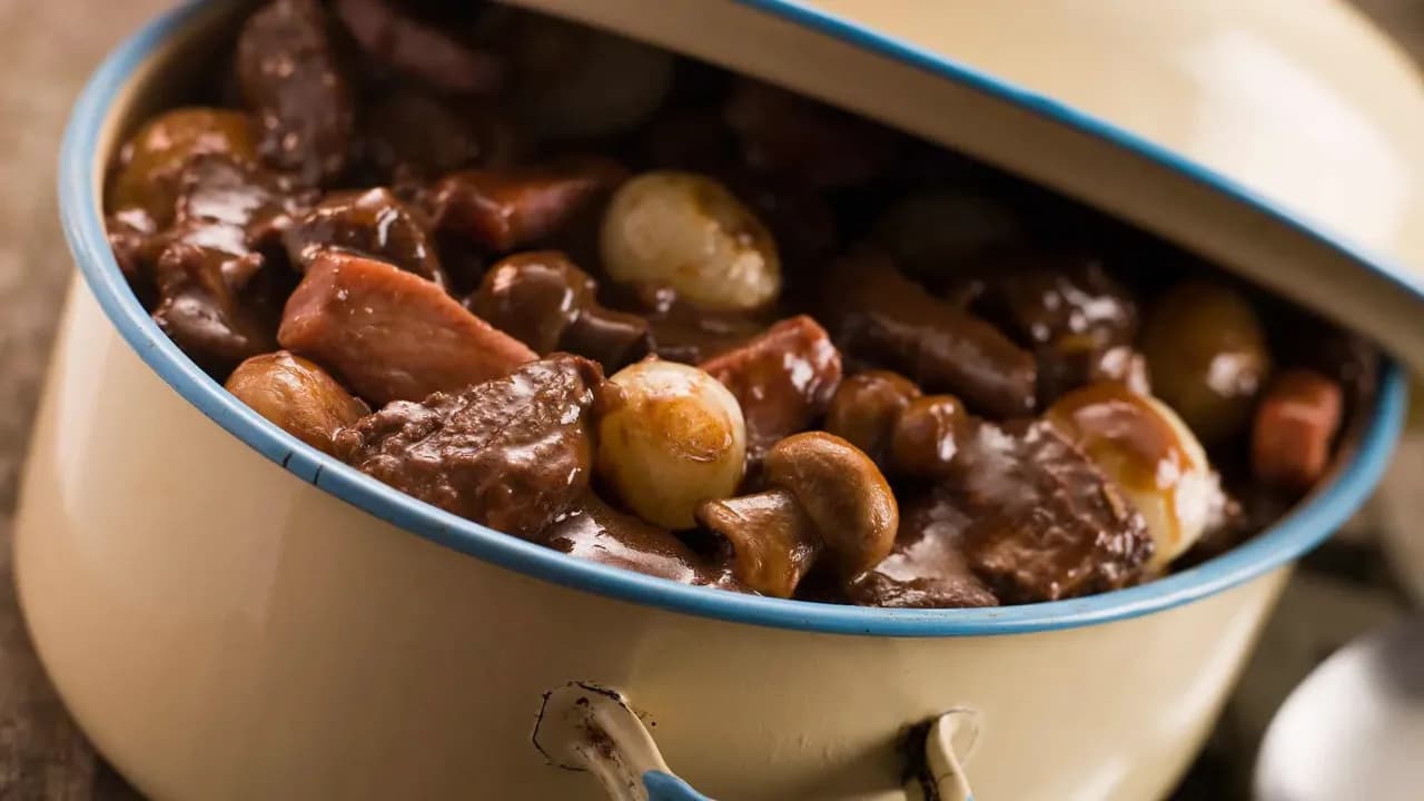 Pyszna wołowina z pieczarkami – prosty przepis na obiad pełen smaku